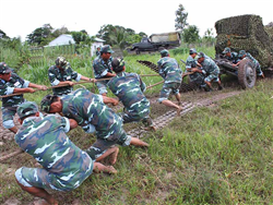 Cơ động pháo cao xạ vào trận địa.