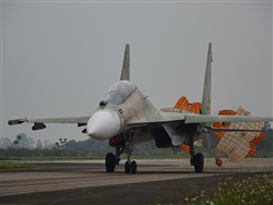 Su 30 hạ cánh