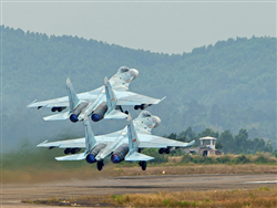 Su 30 cất cánh biên đội