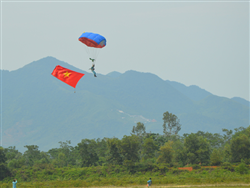 Trung đoàn 916 (Sư đoàn 371) bay thả dù