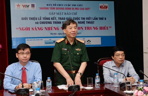 15-tac-pham-doat-giai-cuoc-thi-viet-“nhung-tam-guong-binh-di-ma-cao-quy”-lan-thu-8