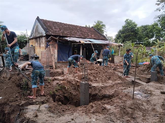 am-tinh-quan-dan-giua-mua-ret-son-hoa