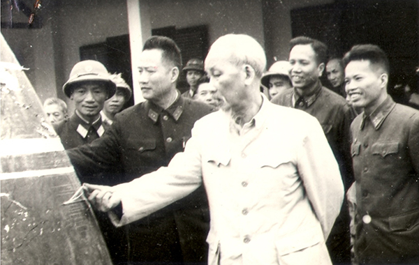 bac-ho-voi-bo-doi-ten-lua-phong-khong