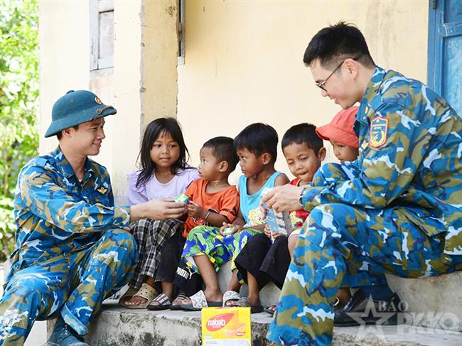 bai-cuoi-mai-am-giua-dai-ngan-nghia-tinh-con-mai