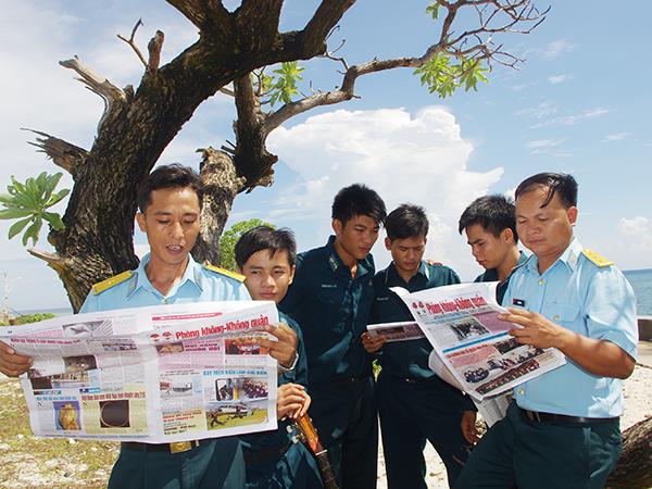 bam-sat-nhiem-vu-chinh-tri-thong-tin-tuyen-truyen-co-vu-dong-vien-tinh-than-bo-doi-phong-khong-khong-quan