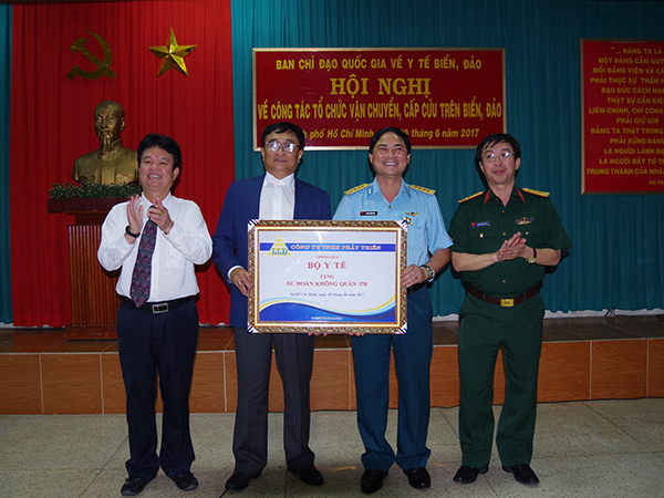 ban-chi-dao-phat-trien-y-te-bien-dao-viet-nam-tham-va-lam-viec-tai-su-doan-370
