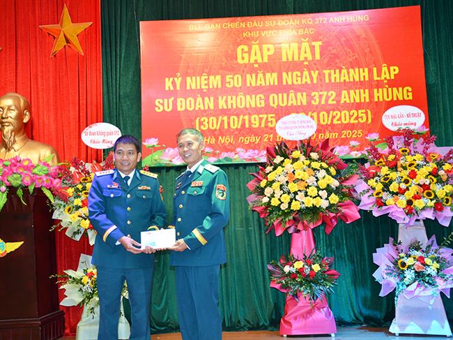 ban-lien-lac-cuu-chien-binh-su-doan-372-khu-vuc-phia-bac-gap-mat-ky-niem-50-nam-ngay-truyen-thong-su-doan-30-10-1975-30-10-2025