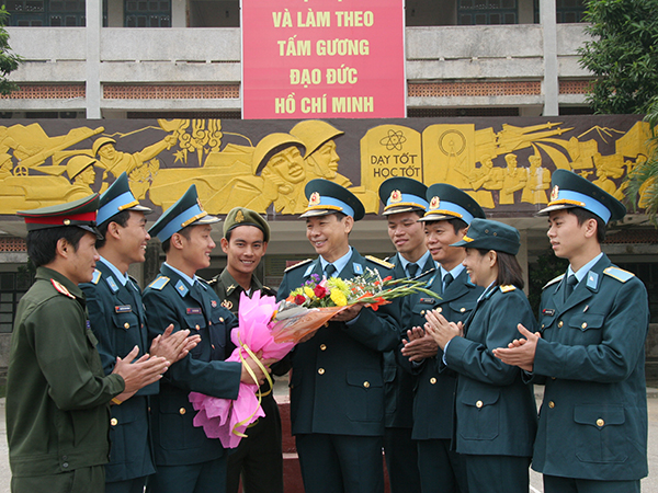 bao-dam-nguon-dao-tao-chat-luong-cao-cho-quan-doi