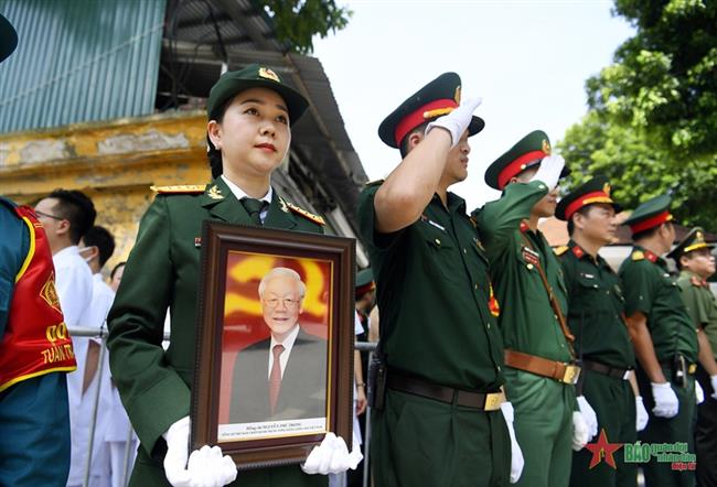 bo-doi-cu-ho-tien-biet-tong-bi-thu-nguyen-phu-trong