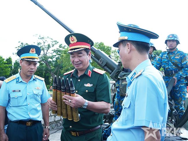 bo-quoc-phong-kiem-tra-cong-tac-san-sang-chien-dau-tai-su-doan-367