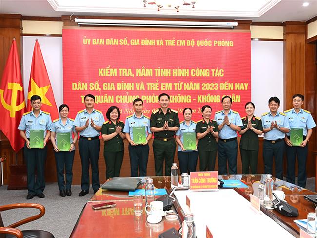 bo-quoc-phong-kiem-tra-nam-tinh-hinh-cong-tac-dan-so-gia-dinh-va-tre-em-tai-quan-chung-phong-khong-khong-quan-tu-nam-2023-den-nay