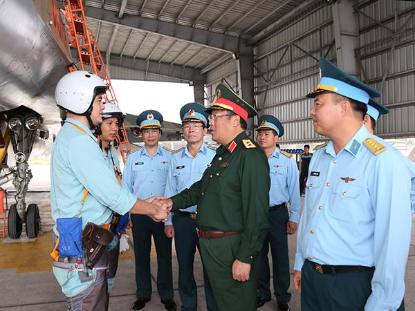 bo-quoc-phong-kiem-tra-trung-doan-927