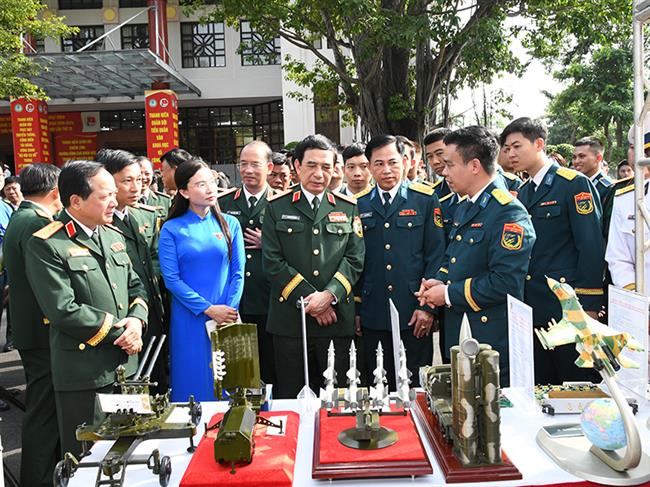 bo-quoc-phong-tong-ket-5-nam-giai-thuong-“tuoi-tre-sang-tao”-trong-quan-doi-2020-2025-va-trao-giai-thuong-lan-thu-25