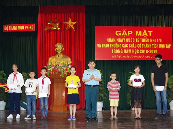 bo-tham-muu-phong-khong-khong-quan-to-chuc-gap-mat-nhan-ngay-quoc-te-thieu-nhi-1-6