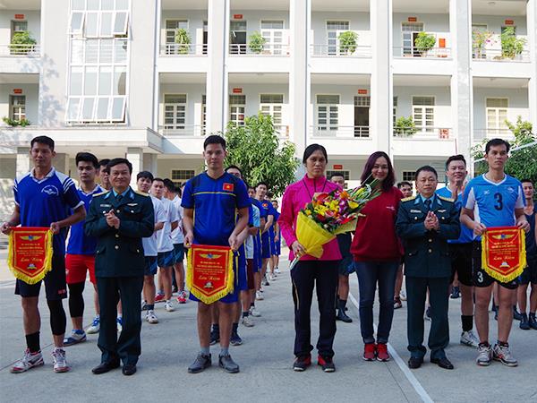 tuoi-tre-bo-tham-muu-pk-kq-to-chuc-giao-huu-bong-chuyen-chao-mung-ky-niem-74-nam-ngay-thanh-lap-qdnd-viet-nam