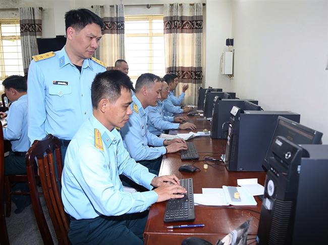 bo-tham-muu-quan-chung-phong-khong-khong-quan-kiem-tra-danh-gia-trinh-do-ky-nang-nghe-nganh-co-yeu-nam-2025