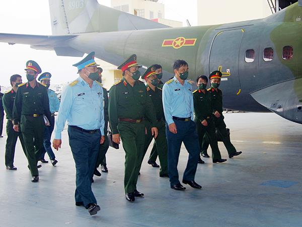 bo-tong-tham-muu-kiem-tra-cong-tac-chuan-bi-to-chuc-trien-lam-quoc-phong-quoc-te-viet-nam