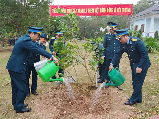 cac-co-quan-don-vi-trong-quan-chung-phong-khong-khong-quan-huong-ung-phong-trao-“tet-trong-cay-doi-doi-nho-on-bac-ho”