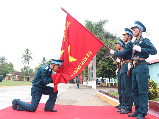 cac-don-vi-trong-quan-chung-pk-kq-to-chuc-le-tuyen-the-chien-si-moi-nam-2017