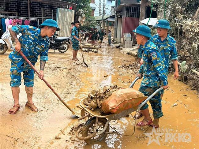 can-bo-chien-si-tram-ra-da-59-giup-nhan-dan-khac-phuc-hau-qua-con-bao-so-4