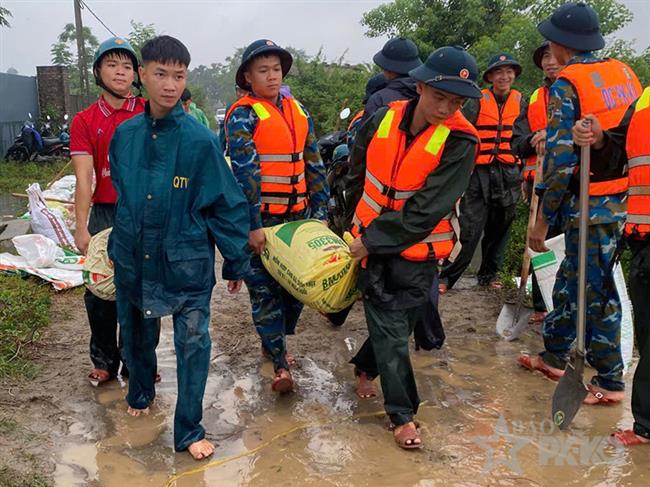 can-bo-chien-si-trung-doan-260-tham-gia-phong-chong-vo-de-tren-dia-ban-xa-phu-nghia-tp-ha-noi