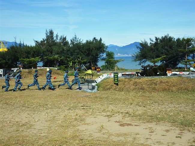 canh-troi-ben-cang-tien-sa