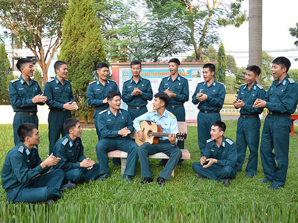 tieu-doan-5-hoc-vien-pk-kq-cham-lo-xay-dung-moi-truong-van-hoa