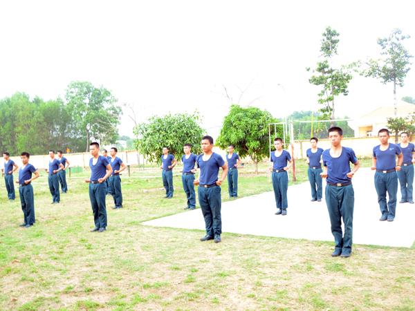 chien-si-moi-su-doan-370-thi-dua-luyen-ren