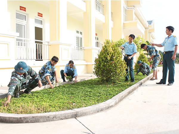 chinh-quy-xanh-sach-dep-o-trung-doan-917