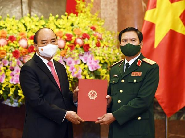 chu-tich-nuoc-trao-quyet-dinh-bo-nhiem-tong-tham-muu-truong-quan-doi-nhan-dan-viet-nam