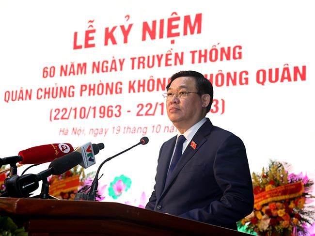 chu-tich-quoc-hoi-vuong-dinh-hue-du-le-ky-niem-60-nam-ngay-truyen-thong-quan-chung-phong-khong-khong-quan