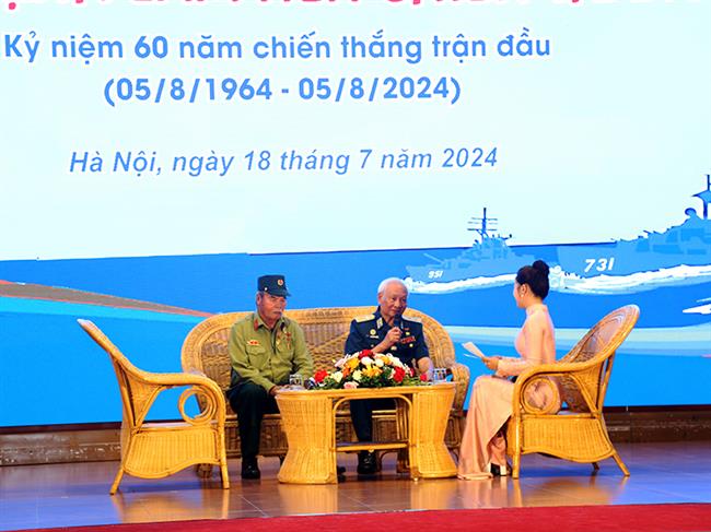 chuong-trinh-trung-bay-sach-va-giao-luu-toa-dam-voi-chu-de-“suc-manh-lam-nen-chien-thang”