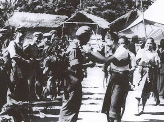 chuyen-tinh-nguoi-chu-nhiem-phao-va-co-gai-lao