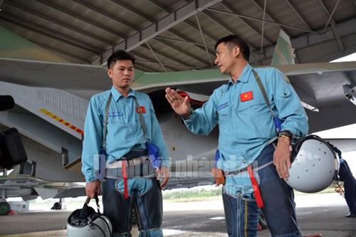 cong-phu-voi-nhung-chuyen-bay-tiem-kich-da-nang-su-30mk2