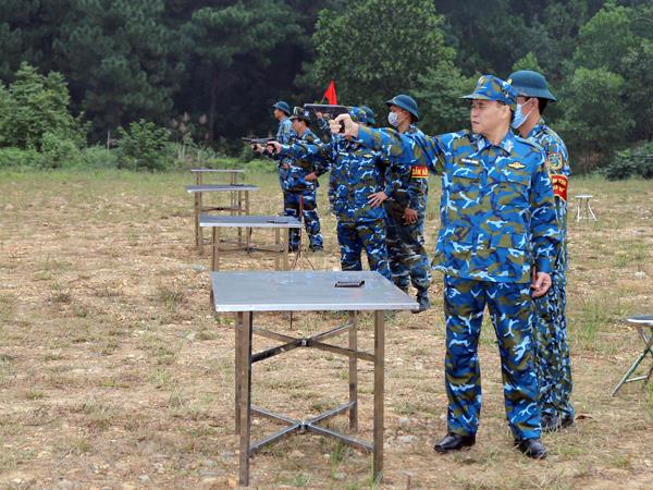 cuc-chinh-tri-quan-chung-phong-khong-khong-quan-kiem-tra-ban-dan-that-sung-ngan-k54-doi-voi-si-quan