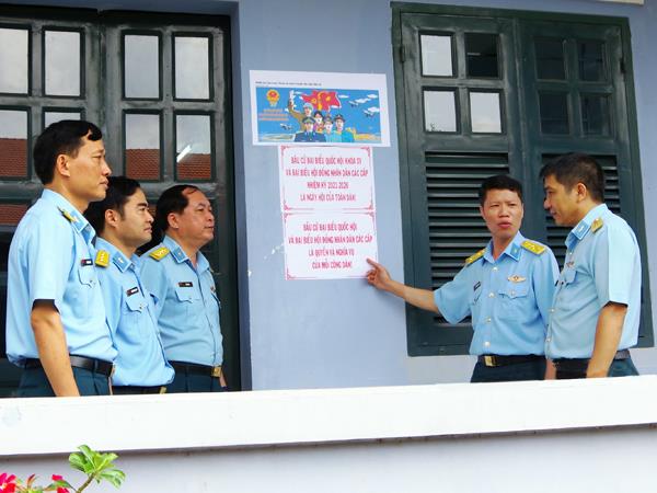 cuc-chinh-tri-phong-khong-khong-quan-kiem-tra-cong-tac-chuan-bi-bau-cu-tai-cac-don-vi-phia-nam