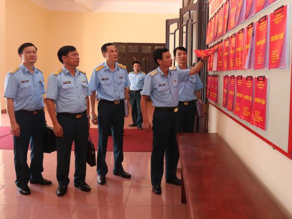 cuc-chinh-tri-phong-khong-khong-quan-kiem-tra-cong-tac-chuan-bi-dai-hoi-cua-dang-bo-su-doan-361