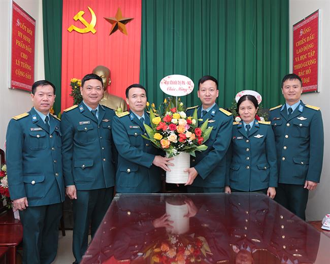 cuc-chinh-tri-quan-chung-phong-khong-khong-quan-chuc-mung-nganh-quan-y-quan-chung-nhan-ky-niem-68-nam-ngay-thay-thuoc-viet-nam