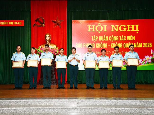 cuc-chinh-tri-quan-chung-phong-khong-khong-quan-khai-mac-hoi-nghi-tap-huan-cong-tac-vien-bao-phong-khong-khong-quan-nam-2026