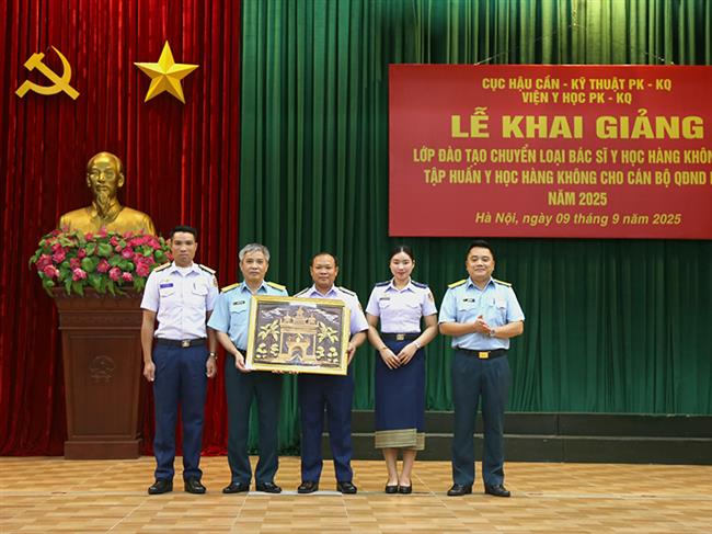 cuc-hau-can-ky-thuat-quan-chung-pk-kq-khai-giang-lop-dao-tao-chuyen-loai-bac-si-y-hoc-hang-khong-va-tap-huan-y-hoc-hang-khong-cho-can-bo-quan-doi-nhan-dan-lao-nam-2025