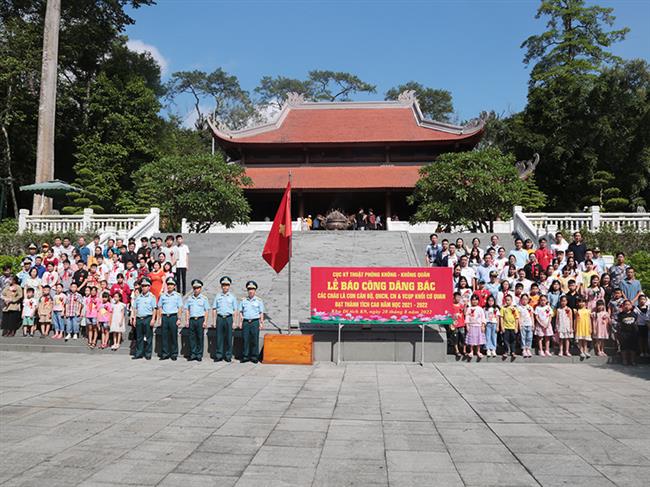 cuc-ky-thuat-quan-chung-phong-khong-khong-quan-to-chuc-le-bao-cong-dang-bac-va-trao-thuong-cac-chau-hoc-sinh-co-thanh-tich-xuat-sac-nam-hoc-2021-2022