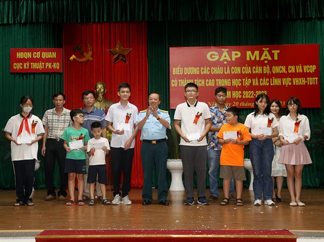 cuc-ky-thuat-quan-chung-pk-kq-to-chuc-gap-mat-bieu-duong-cac-chau-hoc-sinh-gioi-nam-hoc-2022-2023