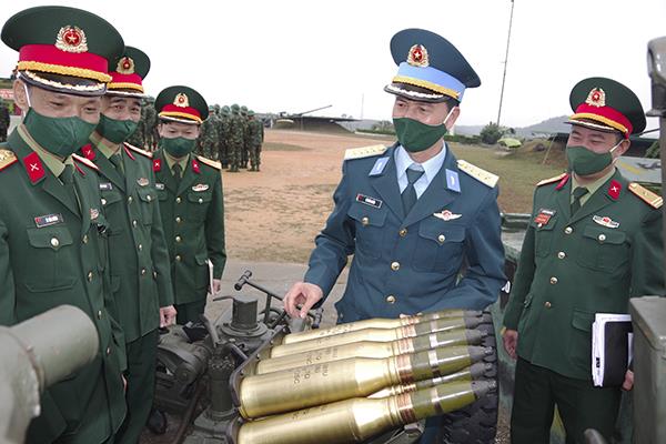 co-quan-chu-nhiem-phong-khong-toan-quan-kiem-tra-san-sang-chien-dau-lu-doan-phong-khong-210