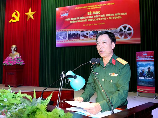 cuc-tuyen-huan-tong-cuc-chinh-tri-qdnd-viet-nam-be-mac-tuan-phim-ky-niem-50-nam-ngay-giai-phong-mien-nam-thong-nhat-dat-nuoc