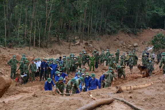 da-tim-thay-13-thi-the-can-bo-doan-cong-tac-hy-sinh-trong-khi-lam-nhiem-vu-tim-kiem-cuu-nan