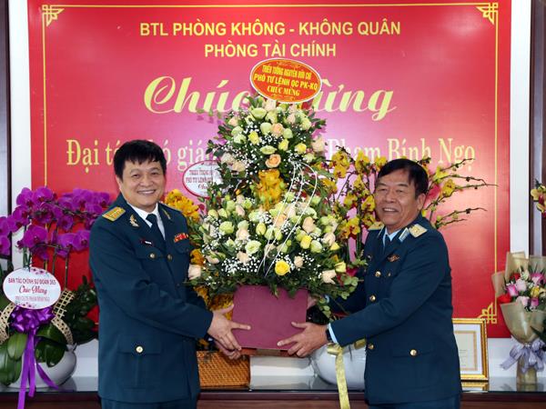 dai-ta-pham-binh-ngo-truong-phong-tai-chinh-quan-chung-phong-khong-khong-quan-nhan-danh-hieu-pho-giao-su