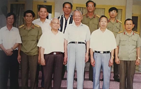 dai-tuong-le-duc-anh-voi-su-nghiep-xay-dung-quan-doi-nhan-dan-cach-mang-chinh-quy-tinh-nhue-tung-buoc-hien-dai