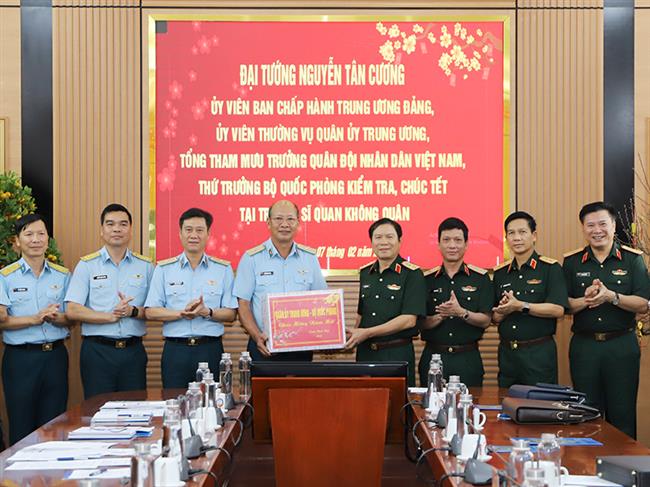 dai-tuong-nguyen-tan-cuong-tong-tham-muu-truong-quan-doi-nhan-dan-viet-nam-kiem-tra-chuc-tet-truong-si-quan-khong-quan