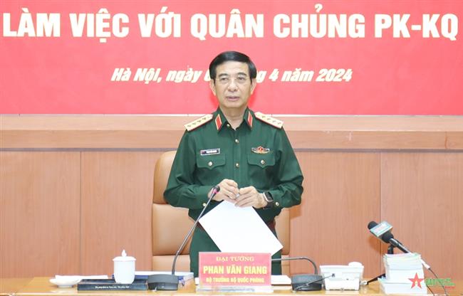 dai-tuong-phan-van-giang-lam-viec-voi-quan-chung-phong-khong-khong-quan