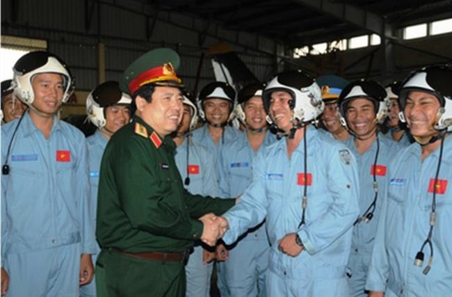 dai-tuong-phung-quang-thanh-voi-bo-doi-phong-khong-khong-quan